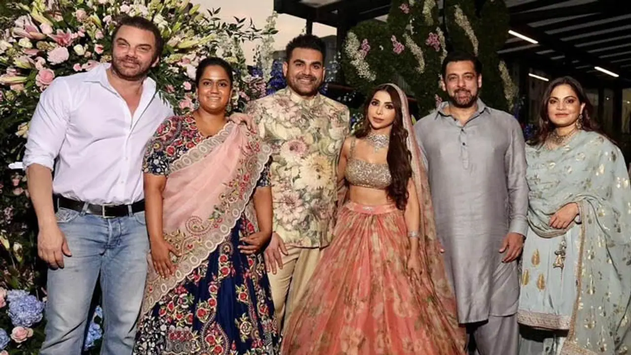 'അതിന്റെ ആവശ്യമില്ല' :അര്ബാസിന്റെ രണ്ടാം വിവാഹം തന്നോട് ചര്ച്ച ചെയ്തില്ലെന്ന് പിതാവ് സലിം ഖാന് 'അതിന്റെ ആവശ്യമില്ല' :അര്ബാസിന്റെ രണ്ടാം വിവാഹം തന്നോട് ചര്ച്ച ചെയ്തില്ലെന്ന് പിതാവ് സലിം ഖാന്