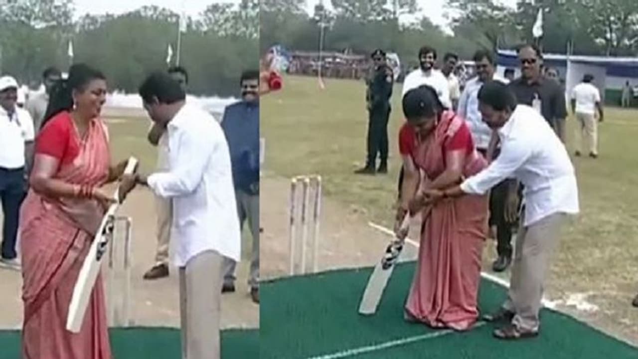 நடிகை ரோஜாவுக்கு கிரிக்கெட் ஆட சொல்லிக்கொடுத்த முதல்வர்... முதல் பாலே சிக்சர் விளாசி அசத்திய வீடியோ இதோ