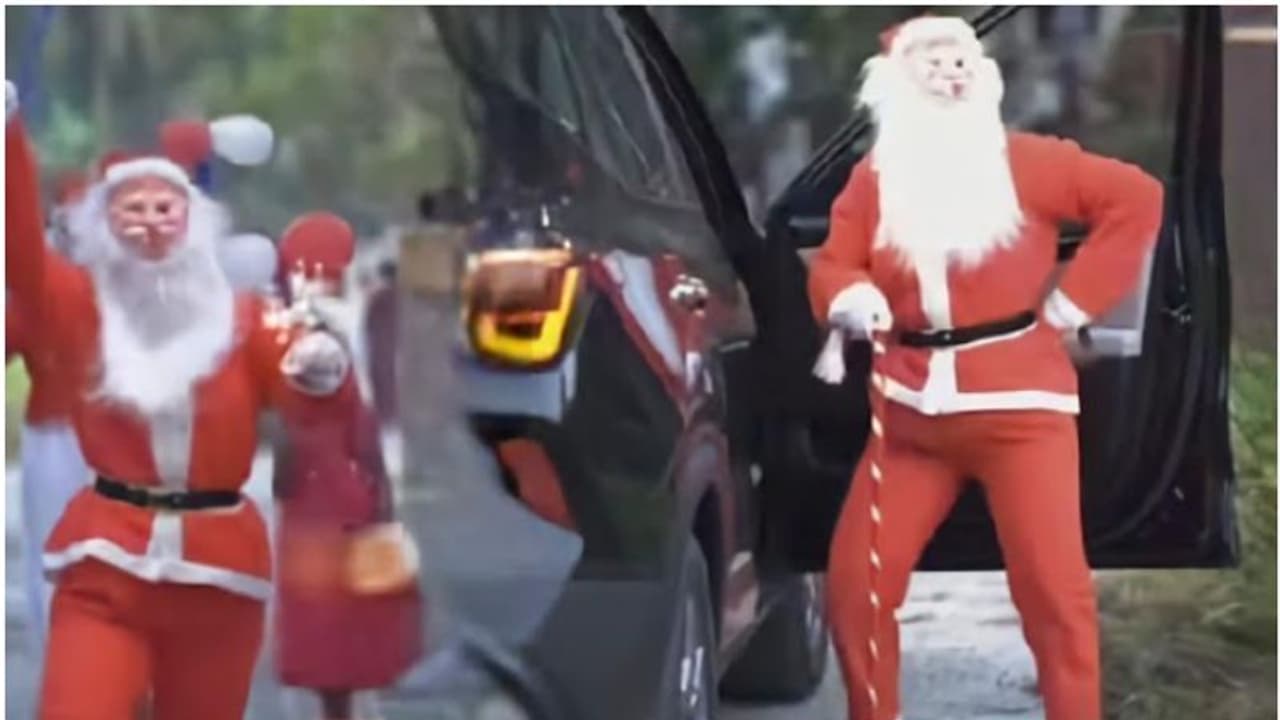 സാന്താക്ലോസായി കിടിലൻ ഡാൻസ്; നാട്ടുകാരെ അത്ഭുതപ്പെടുത്തി പ്രിയ നടി സാന്താക്ലോസായി കിടിലൻ ഡാൻസ്; നാട്ടുകാരെ അത്ഭുതപ്പെടുത്തി പ്രിയ നടി