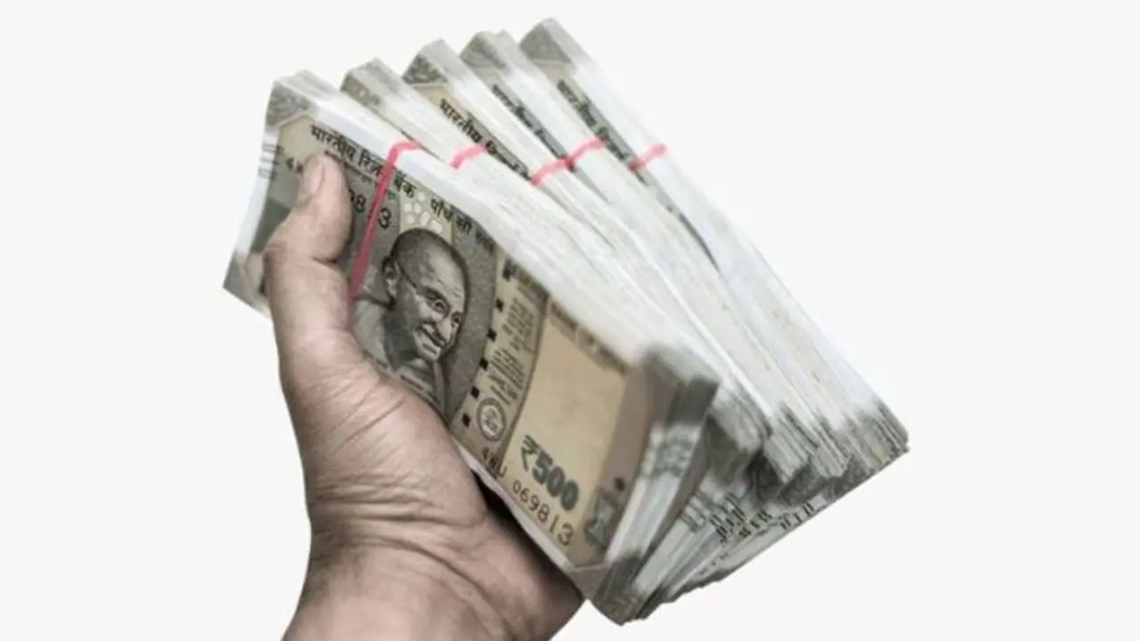 കടമെടുത്തവർക്ക് ആശ്വാസം, പലിശ കുറച്ച് ഈ ബാങ്ക്, നേട്ടം ആര്ക്കൊക്കെ? കടമെടുത്തവർക്ക് ആശ്വാസം, പലിശ കുറച്ച് ഈ ബാങ്ക്, നേട്ടം ആര്ക്കൊക്കെ?