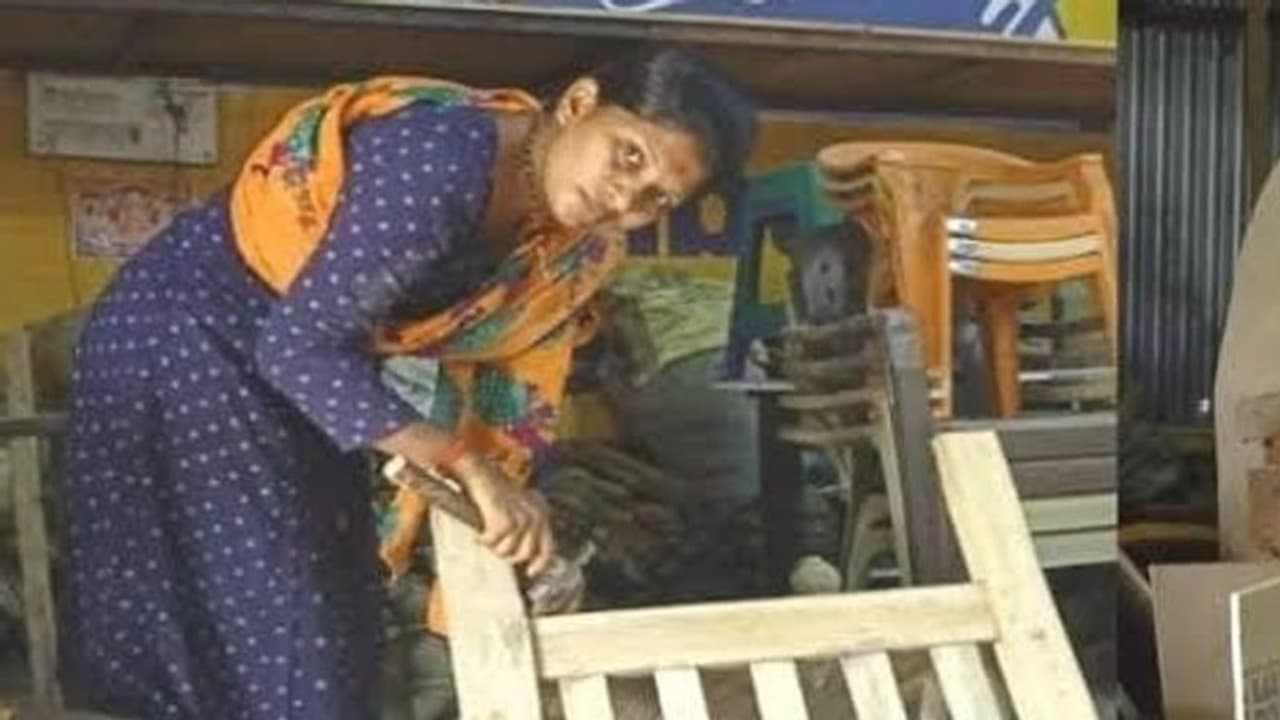 ये हैं कारपेंटर दीदी, फर्नीचर के बिजनेस से बनाई पहचान, आज  इलाके की सबसे बड़ी दुकान की हैं मालिक 