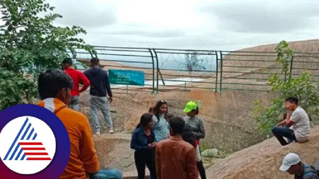 ಹೊಸ ವರ್ಷಾಚರಣೆಗೆ ನಂದಿಬೆಟ್ಟಕ್ಕೆ ಬರೋ ಪ್ರವಾಸಿಗರಿಗೆ ನಿರ್ಬಂಧ! ಕಾರಣ ಇಲ್ಲಿದೆ ಹೊಸ ವರ್ಷಾಚರಣೆಗೆ ನಂದಿಬೆಟ್ಟಕ್ಕೆ ಬರೋ ಪ್ರವಾಸಿಗರಿಗೆ ನಿರ್ಬಂಧ! ಕಾರಣ ಇಲ್ಲಿದೆ