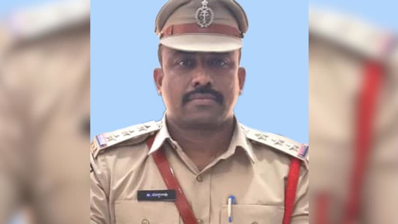 పంజాగుట్ట ర్యాష్ డ్రైవింగ్ కేసులో ట్విస్ట్..సీఐ సస్పెండ్.. మాజీ ఎమ్మెల్యే షకీల్ కొడుకుపై కేసు పంజాగుట్ట ర్యాష్ డ్రైవింగ్ కేసులో ట్విస్ట్..సీఐ సస్పెండ్.. మాజీ ఎమ్మెల్యే షకీల్ కొడుకుపై కేసు