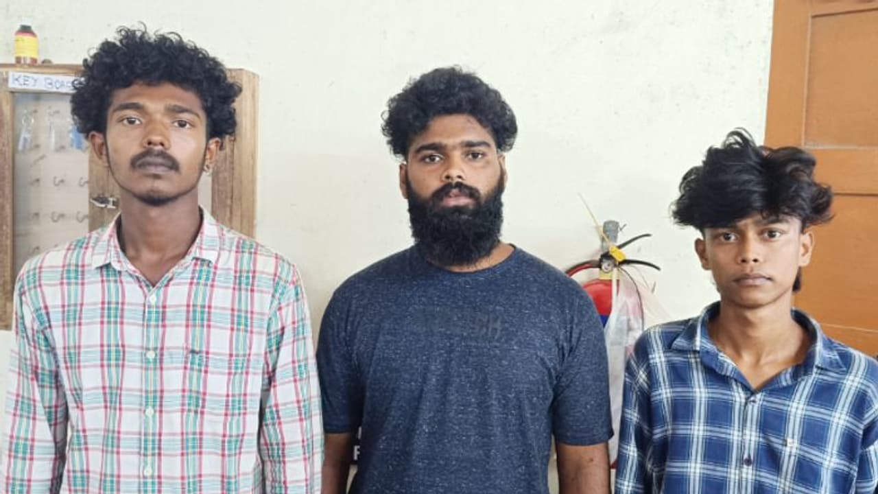 കരോൾ സംഘം യുവാവിനെ മർദിച്ച കേസിൽ മൂന്നു പേർ അറസ്റ്റിൽ കരോൾ സംഘം യുവാവിനെ മർദിച്ച കേസിൽ മൂന്നു പേർ അറസ്റ്റിൽ