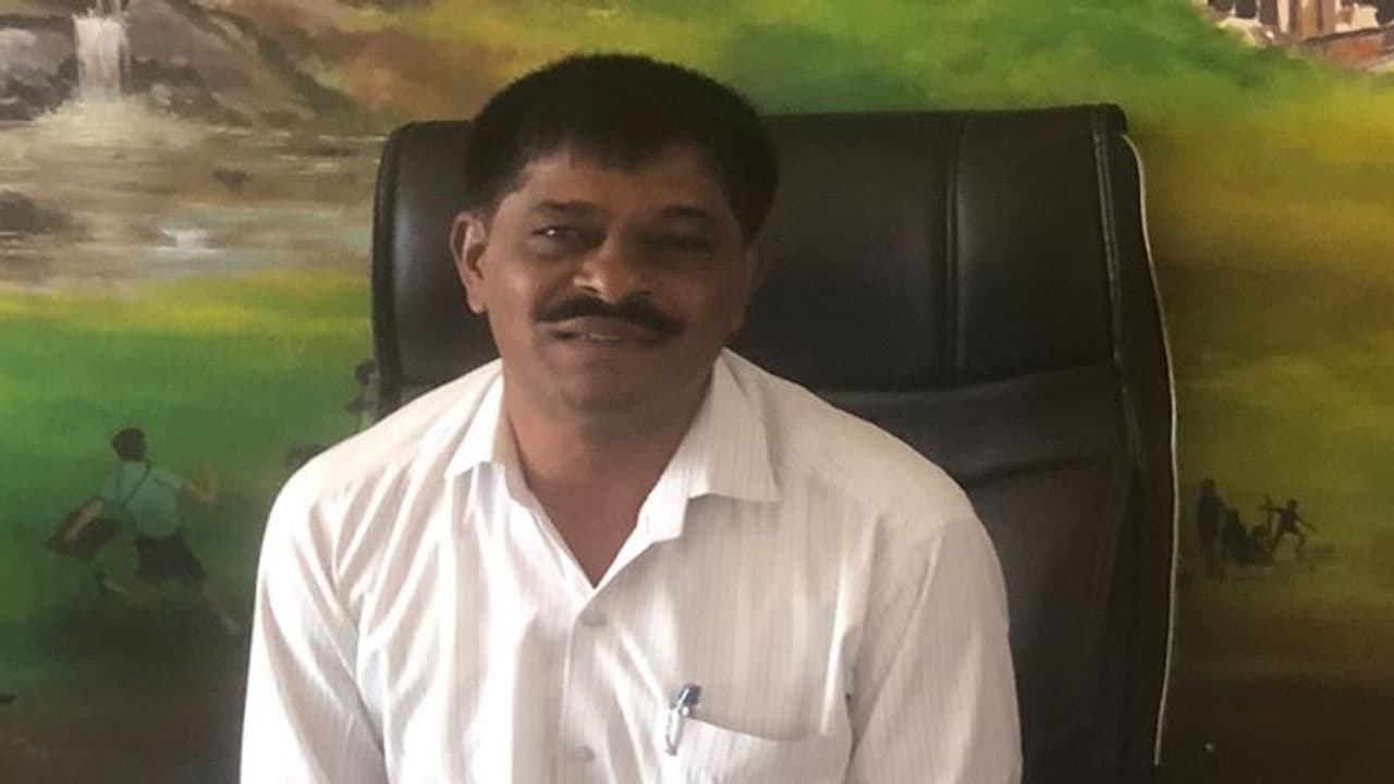 ಚಿಕ್ಕಮಗಳೂರು: ಅನುಕಂಪದ ಆಧಾರದ ಕೆಲಸಕ್ಕೆ ಶಿಫಾರಸ್ಸು, ಲಂಚ ಸಮೇತ ಲೋಕಾಯುಕ್ತ ಬಲೆಗೆ ಬಿದ್ದ ಬಿಇಓ ಚಿಕ್ಕಮಗಳೂರು: ಅನುಕಂಪದ ಆಧಾರದ ಕೆಲಸಕ್ಕೆ ಶಿಫಾರಸ್ಸು, ಲಂಚ ಸಮೇತ ಲೋಕಾಯುಕ್ತ ಬಲೆಗೆ ಬಿದ್ದ ಬಿಇಓ