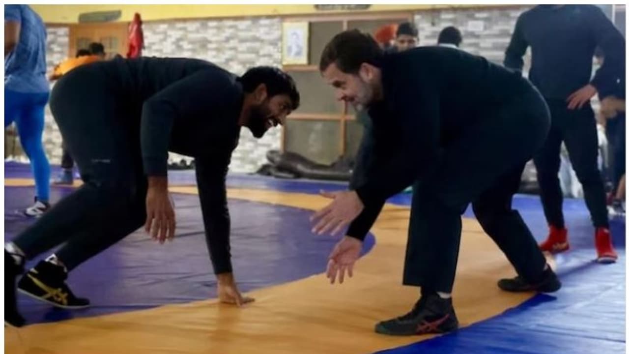 ഗുസ്തിയിലും ഒരു കൈ നോക്കി! ബജ്രംങ് പൂനിയയുടെ വസതിയിലെത്തി രാഹുൽ; ഗുസ്തി താരങ്ങൾക്ക് പിന്തുണ 