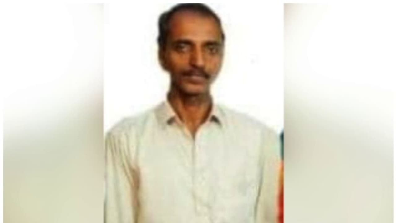 തെരുവുനായ ഓട്ടോയ്ക്ക് കുറുകെ ചാടി, ഇടിക്കാതിരിക്കാൻ വെട്ടിച്ചു; ഡ്രൈവർക്ക് ദാരുണാന്ത്യം തെരുവുനായ ഓട്ടോയ്ക്ക് കുറുകെ ചാടി, ഇടിക്കാതിരിക്കാൻ വെട്ടിച്ചു; ഡ്രൈവർക്ക് ദാരുണാന്ത്യം