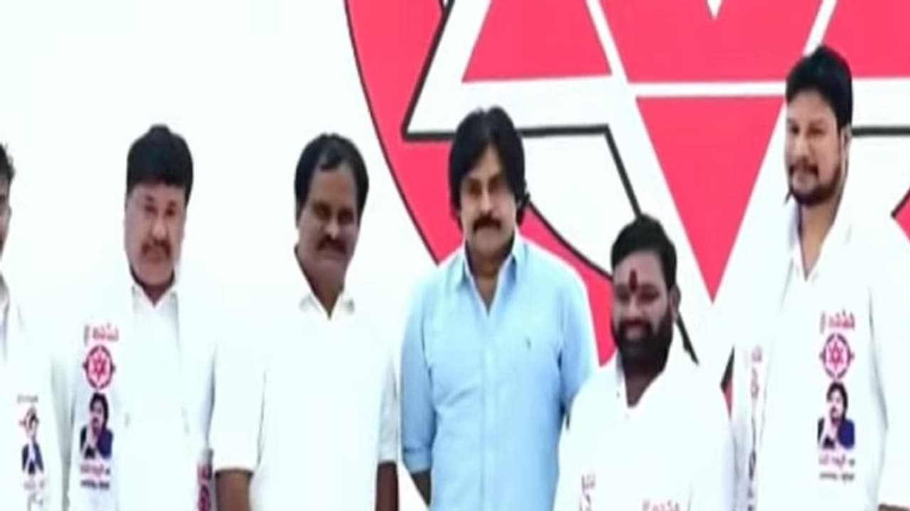 జగన్ చుట్టూ దద్దమ్మలు చేరిపోయారు.. ఎమ్మెల్సీ వంశీ కృష్ణ ( వీడియో )