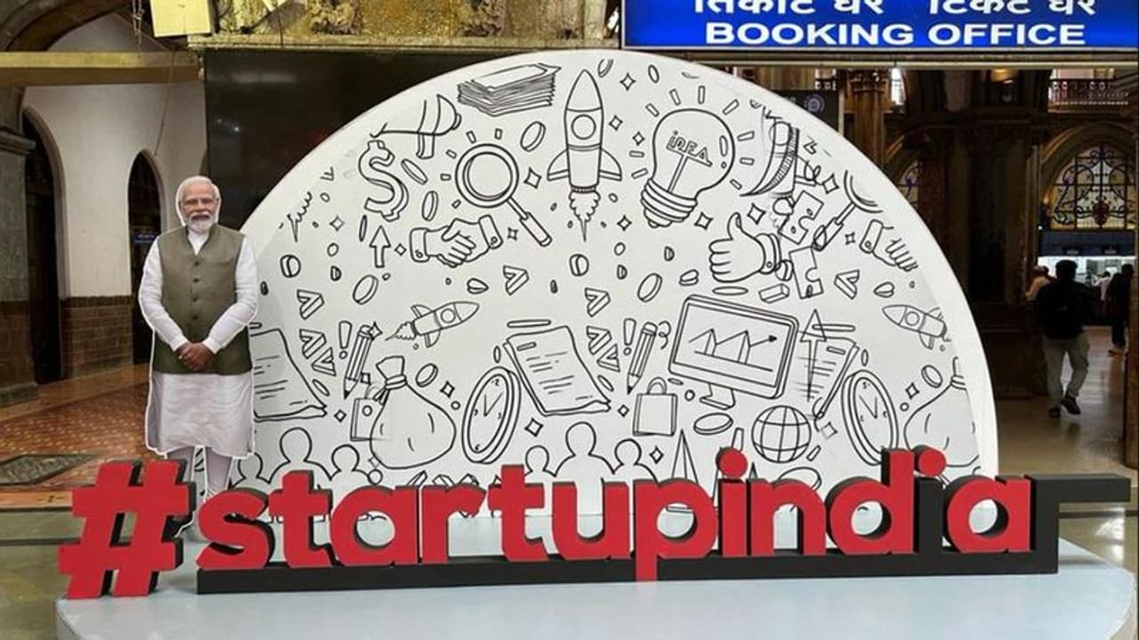 மோடி செல்ஃபி பாயிண்ட் தேவையா? எதுக்கு இந்த வெட்டிச் செலவு? ஷாக் கொடுத்த ஆர்டிஐ பதில்!