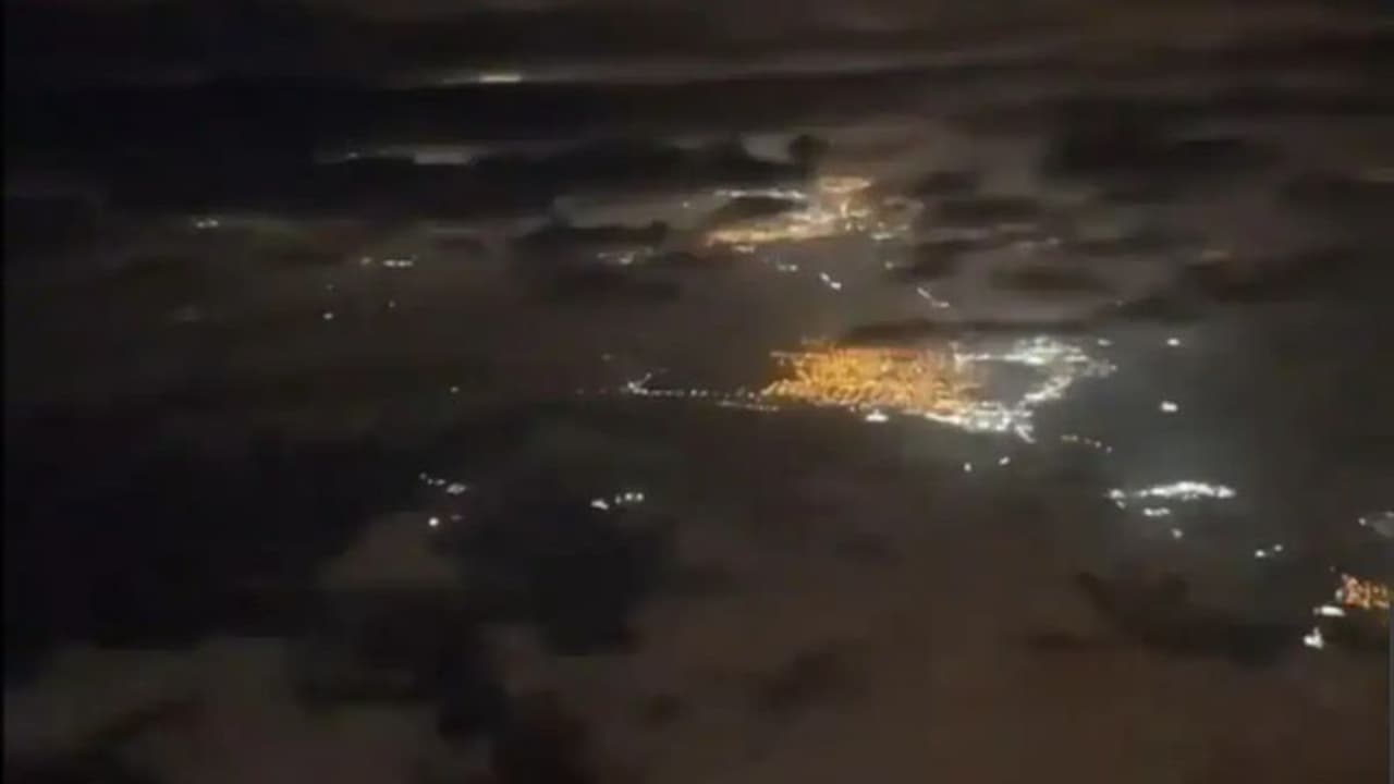 WATCH: Pilot's breathtaking view of night sky blanketed in clouds above Istanbul airport amazes internet