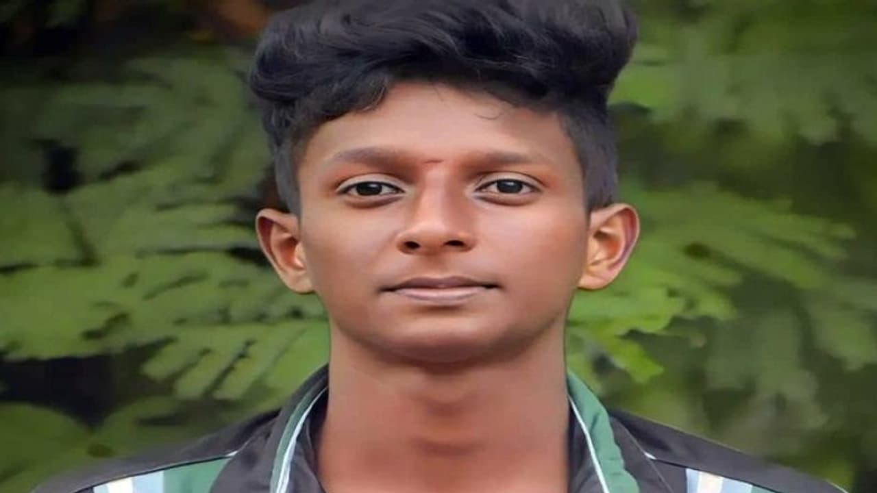 ಬೆಂಗಳೂರು: ಮೆದುಳು ನಿಷ್ಕ್ರಿಯಗೊಂಡಿದ್ದ ಮಗನ ಅಂಗಾಂಗ ದಾನ ಮಾಡಿದ ಪೋಷಕರು ಬೆಂಗಳೂರು: ಮೆದುಳು ನಿಷ್ಕ್ರಿಯಗೊಂಡಿದ್ದ ಮಗನ ಅಂಗಾಂಗ ದಾನ ಮಾಡಿದ ಪೋಷಕರು