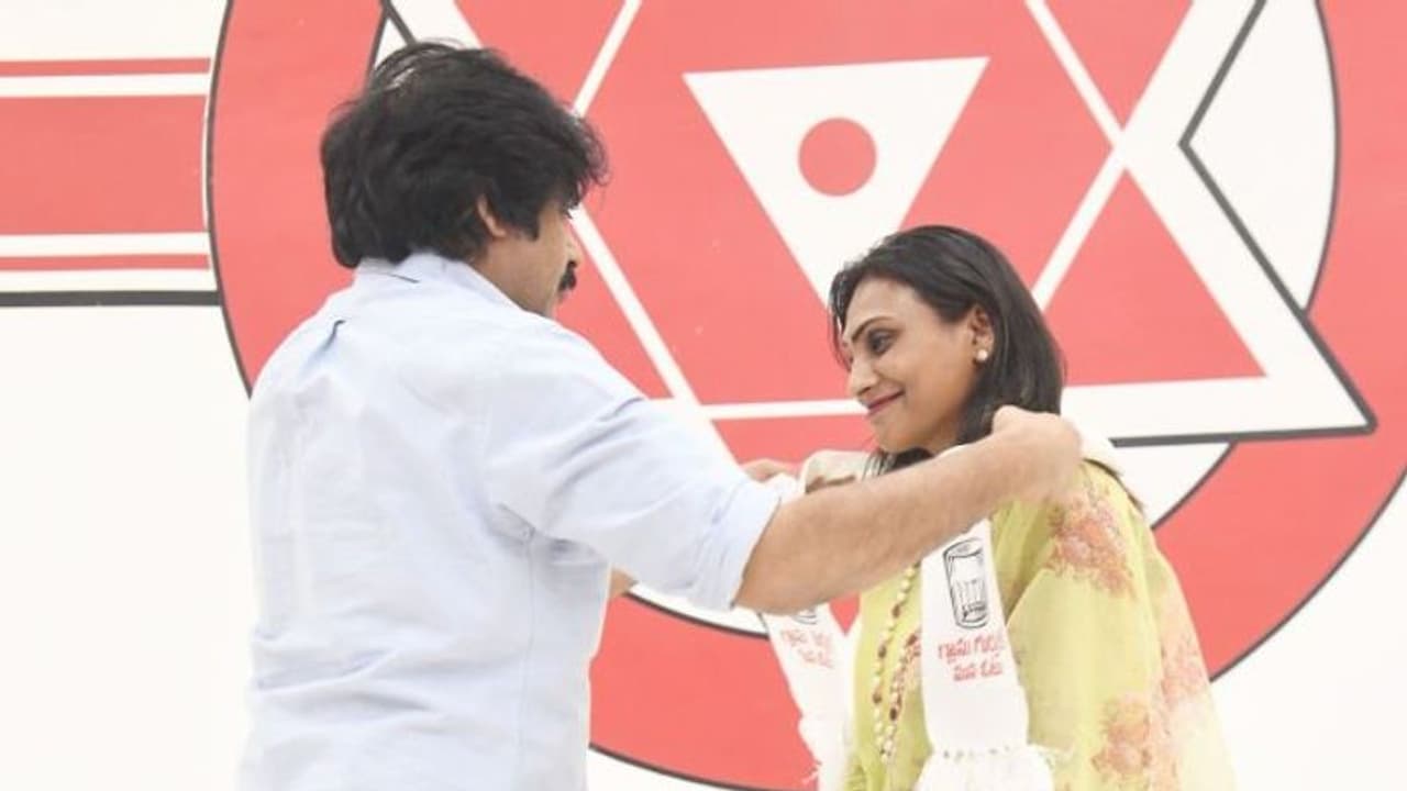 జనసేన పార్టీలో చేరిన చైతన్య ... ఈమె బ్యాగ్రౌండ్ చాలా పెద్దదేగా..!