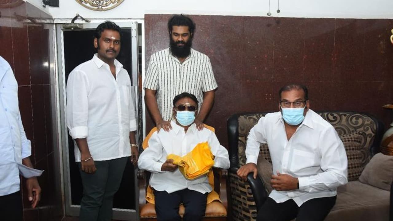 ஒரு நல்ல நடிகரையும், நல்ல தலைவரையும் இழந்துவிட்டோம்! பழைய நினைவுகளுடன்.. இரங்கல் தெரிவித்த நெப்போலியன்! ஒரு நல்ல நடிகரையும், நல்ல தலைவரையும் இழந்துவிட்டோம்! பழைய நினைவுகளுடன்.. இரங்கல் தெரிவித்த நெப்போலியன்!