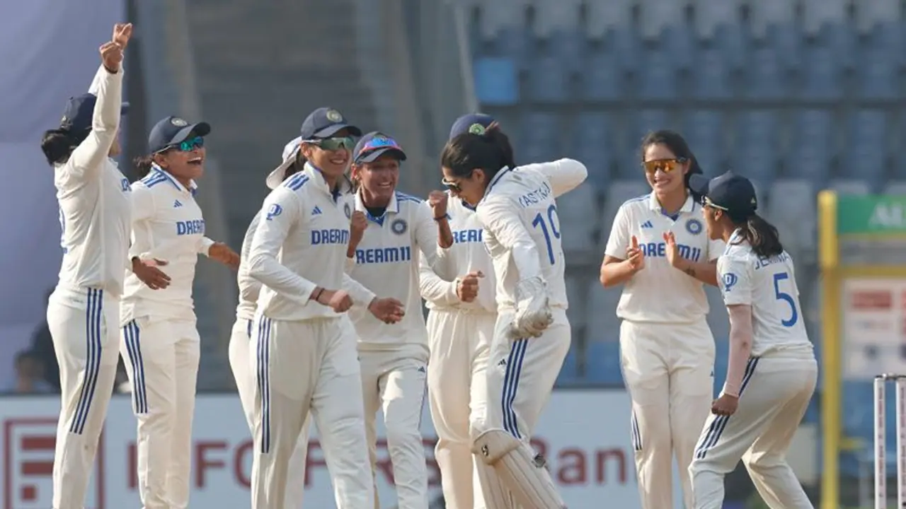 INDW vs AUSW: ఆస్ట్రేలియాతో తొలి వన్డే.. బ్యాటింగ్ కు దిగిన భారత్ మరో చరిత్ర సృష్టిస్తుందా? INDW vs AUSW: ఆస్ట్రేలియాతో తొలి వన్డే.. బ్యాటింగ్ కు దిగిన భారత్ మరో చరిత్ర సృష్టిస్తుందా?