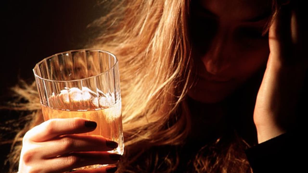 മദ്യപാനത്തിന് പിന്നാലെ യുവതിയുടെ മരണം; സുഹൃത്തുക്കളോട് നഷ്ടപരിഹാരം നൽകാൻ ഉത്തരവിട്ട് കോടതി ! മദ്യപാനത്തിന് പിന്നാലെ യുവതിയുടെ മരണം; സുഹൃത്തുക്കളോട് നഷ്ടപരിഹാരം നൽകാൻ ഉത്തരവിട്ട് കോടതി !