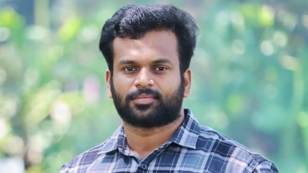 പ്രൊഫ. മീരാക്കുട്ടി സ്മാരക ആശാൻ@150 പുരസ്കാരം പ്രവീണിന്, പുരസ്കാരം ആശാൻ കവിതാ പഠനത്തിന് പ്രൊഫ. മീരാക്കുട്ടി സ്മാരക ആശാൻ@150 പുരസ്കാരം പ്രവീണിന്, പുരസ്കാരം ആശാൻ കവിതാ പഠനത്തിന്