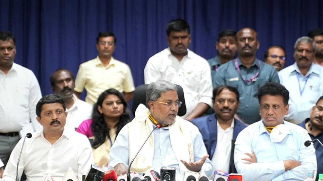 ಎತ್ತಿನಹೊಳೆ ಯೋಜನೆ ತ್ವರಿತಗೊಳಿಸಿ: ಸಿಎಂ ಸಿದ್ದರಾಮಯ್ಯ ಸೂಚನೆ ಎತ್ತಿನಹೊಳೆ ಯೋಜನೆ ತ್ವರಿತಗೊಳಿಸಿ: ಸಿಎಂ ಸಿದ್ದರಾಮಯ್ಯ ಸೂಚನೆ