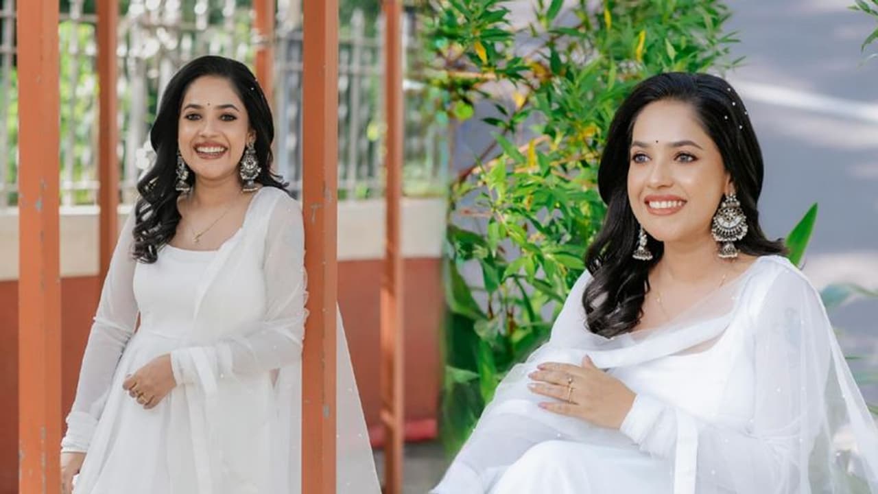 മാലാഖയെപോലെ സുന്ദരിയായി അമൃത നായർ ചിത്രങ്ങൾ മാലാഖയെപോലെ സുന്ദരിയായി അമൃത നായർ ചിത്രങ്ങൾ