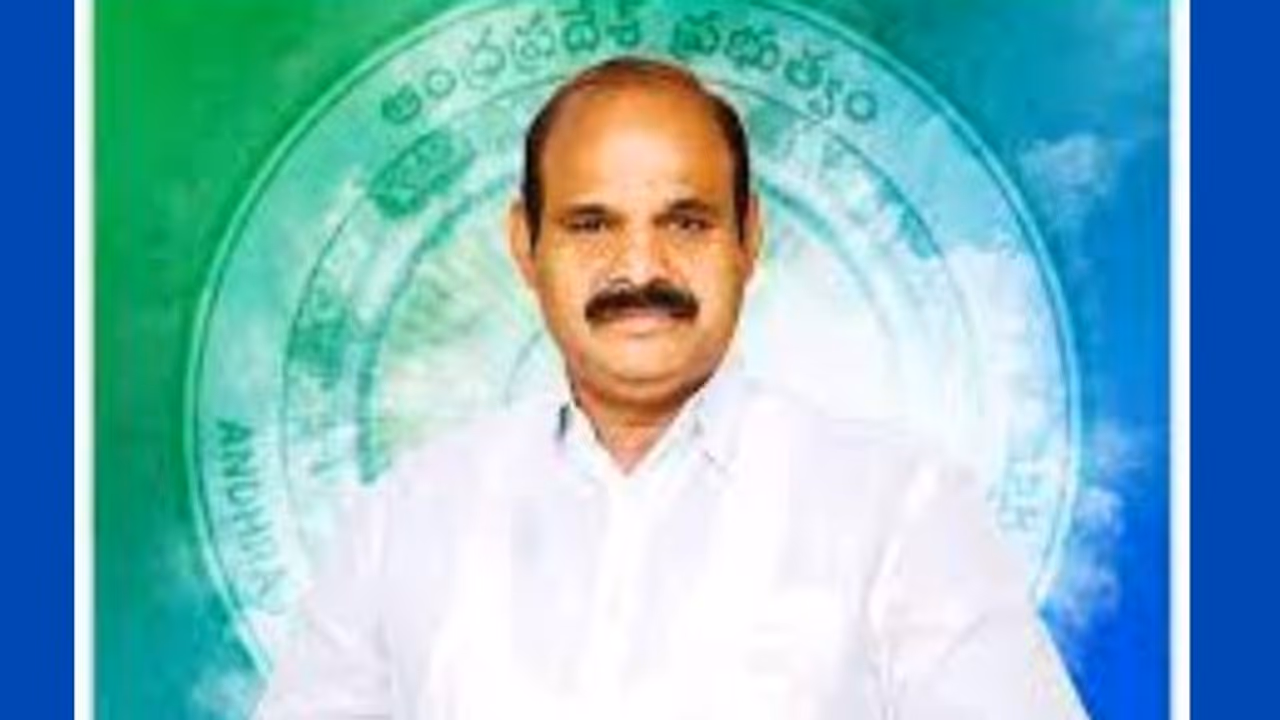 MLA Parthasarathy: "నేను ఎమ్మెల్యేను కాదు.. ప్రజా సేవకుడిగానే ఉంటా.. " MLA Parthasarathy: "నేను ఎమ్మెల్యేను కాదు.. ప్రజా సేవకుడిగానే ఉంటా.. "