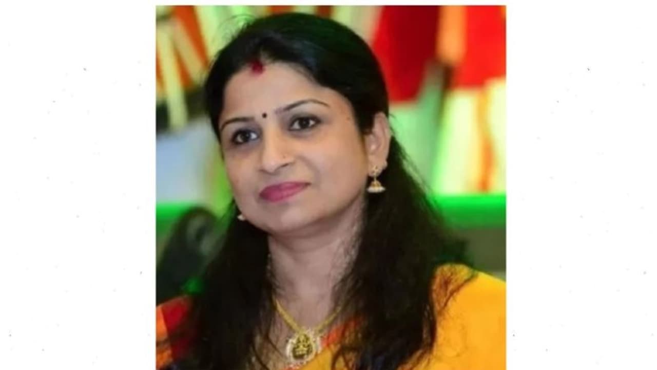 കുവൈത്തിലെ സാമൂഹിക പ്രവര്ത്തക അമ്പിളി ദിലി നിര്യാതയായി കുവൈത്തിലെ സാമൂഹിക പ്രവര്ത്തക അമ്പിളി ദിലി നിര്യാതയായി