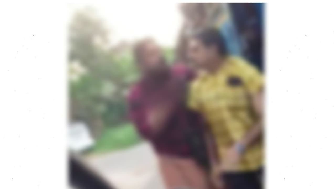 കാർ തടഞ്ഞ് ഡ്രൈവറെ മർദ്ദിച്ച ബസ് ഡ്രൈവറുടെയും കണ്ടക്ടറുടെയും ലൈസൻസ് സസ്‍പെന്‍ഡ് ചെയ്തു