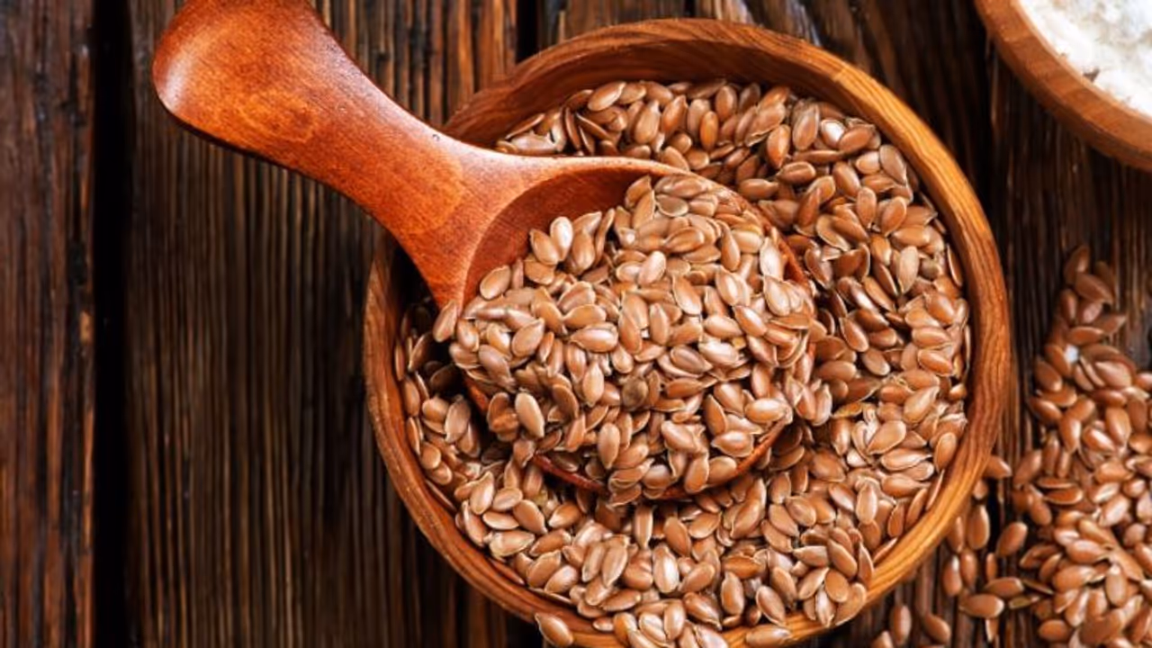 Health Tips: ദിവസവും ഫ്ളാക്സ് സീഡ് കഴിക്കൂ; അറിയാം ഈ ഗുണങ്ങള്... Health Tips: ദിവസവും ഫ്ളാക്സ് സീഡ് കഴിക്കൂ; അറിയാം ഈ ഗുണങ്ങള്...