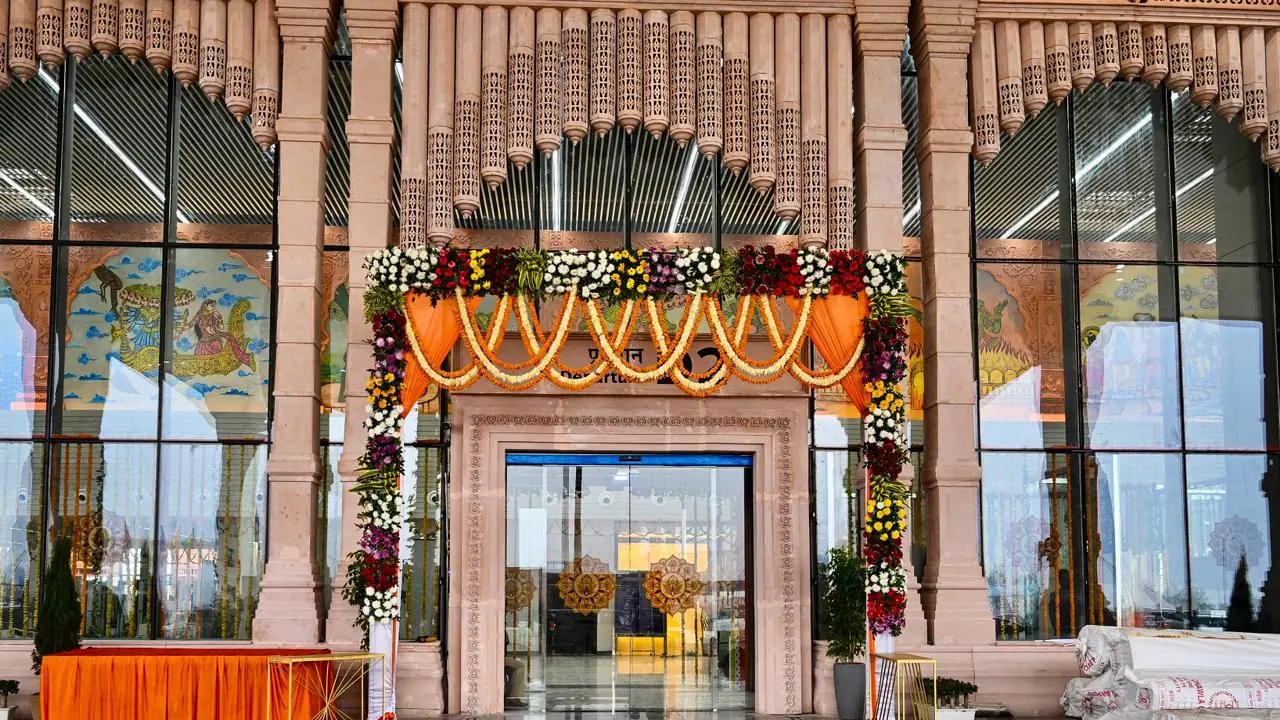 രാമക്ഷേത്ര പ്രതിഷ്ഠ; അയോധ്യയിൽ എത്തുന്ന ചാർട്ടേഡ് വിമാനങ്ങളുടെ എണ്ണം ഇതാ രാമക്ഷേത്ര പ്രതിഷ്ഠ; അയോധ്യയിൽ എത്തുന്ന ചാർട്ടേഡ് വിമാനങ്ങളുടെ എണ്ണം ഇതാ