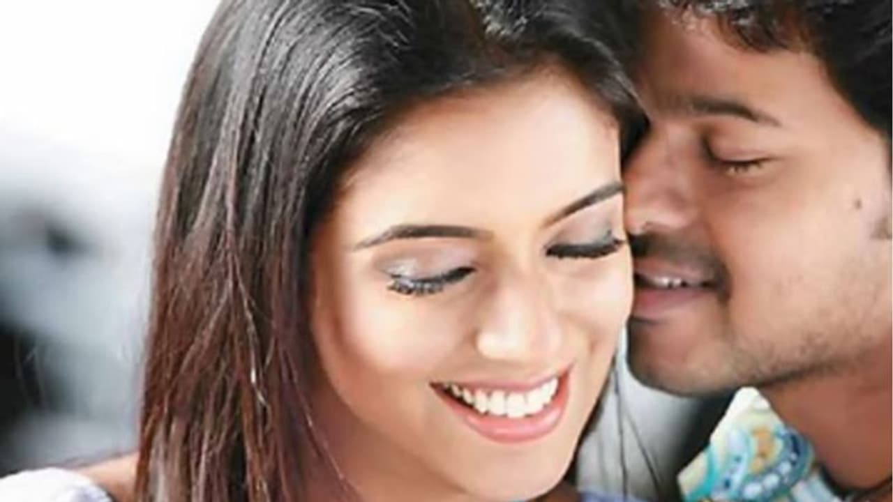 'റൊമാന്റിക്കാവേണ്ടിടത്ത് ഫൈറ്റായി', അസിൻ ചെയ്തതിനെ കുറിച്ച് വിജയ് 'റൊമാന്റിക്കാവേണ്ടിടത്ത് ഫൈറ്റായി', അസിൻ ചെയ്തതിനെ കുറിച്ച് വിജയ്