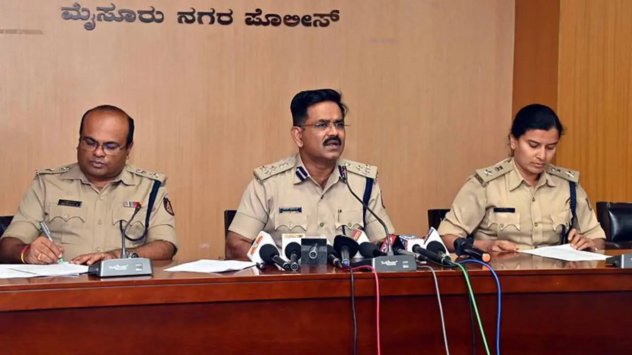 ಮೈಸೂರಿನಲ್ಲಿ ವನಿತೆಯರ ರಕ್ಷಣೆಗೆ ಚಾಮುಂಡಿ ಪಡೆ ರಚನೆ: ಪೊಲೀಸ್ ಆಯುಕ್ತ ಬಿ.ರಮೇಶ್ ಮೈಸೂರಿನಲ್ಲಿ ವನಿತೆಯರ ರಕ್ಷಣೆಗೆ ಚಾಮುಂಡಿ ಪಡೆ ರಚನೆ: ಪೊಲೀಸ್ ಆಯುಕ್ತ ಬಿ.ರಮೇಶ್