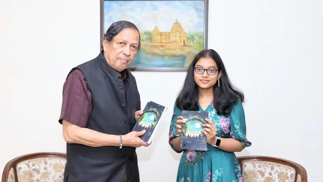 ಭಾರತದ ಕಿರಿಯ ಕವಯಿತ್ರಿ ಅಮನರಾ 'ಗೆಲೋರ್ ಆಫ್ ಮಿಸ್ಟ್ರಿಸ್' ಕೃತಿ ಬಿಡುಗಡೆ ಮಾಡಿದ ಸಂತೋಷ್ ಹೆಗ್ಡೆ! ಭಾರತದ ಕಿರಿಯ ಕವಯಿತ್ರಿ ಅಮನರಾ 'ಗೆಲೋರ್ ಆಫ್ ಮಿಸ್ಟ್ರಿಸ್' ಕೃತಿ ಬಿಡುಗಡೆ ಮಾಡಿದ ಸಂತೋಷ್ ಹೆಗ್ಡೆ!