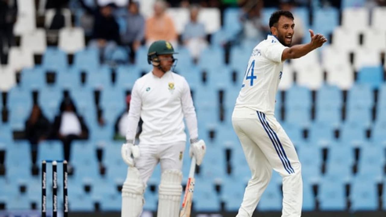 പാവം പയ്യൻ, ടെസ്റ്റൊന്നും കളിക്കാൻ അവനായിട്ടില്ല, പ്രസിദ്ധ് കൃഷ്ണക്കെതിരെ രൂക്ഷ വിമർശനവുമായി മുൻ ഇന്ത്യൻ താരം പാവം പയ്യൻ, ടെസ്റ്റൊന്നും കളിക്കാൻ അവനായിട്ടില്ല, പ്രസിദ്ധ് കൃഷ്ണക്കെതിരെ രൂക്ഷ വിമർശനവുമായി മുൻ ഇന്ത്യൻ താരം