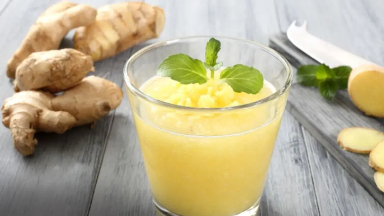 രാവിലെ വെറും വയറ്റില് ഇഞ്ചി ജ്യൂസ് കുടിക്കൂ; അറിയാം ഗുണങ്ങള്... രാവിലെ വെറും വയറ്റില് ഇഞ്ചി ജ്യൂസ് കുടിക്കൂ; അറിയാം ഗുണങ്ങള്...