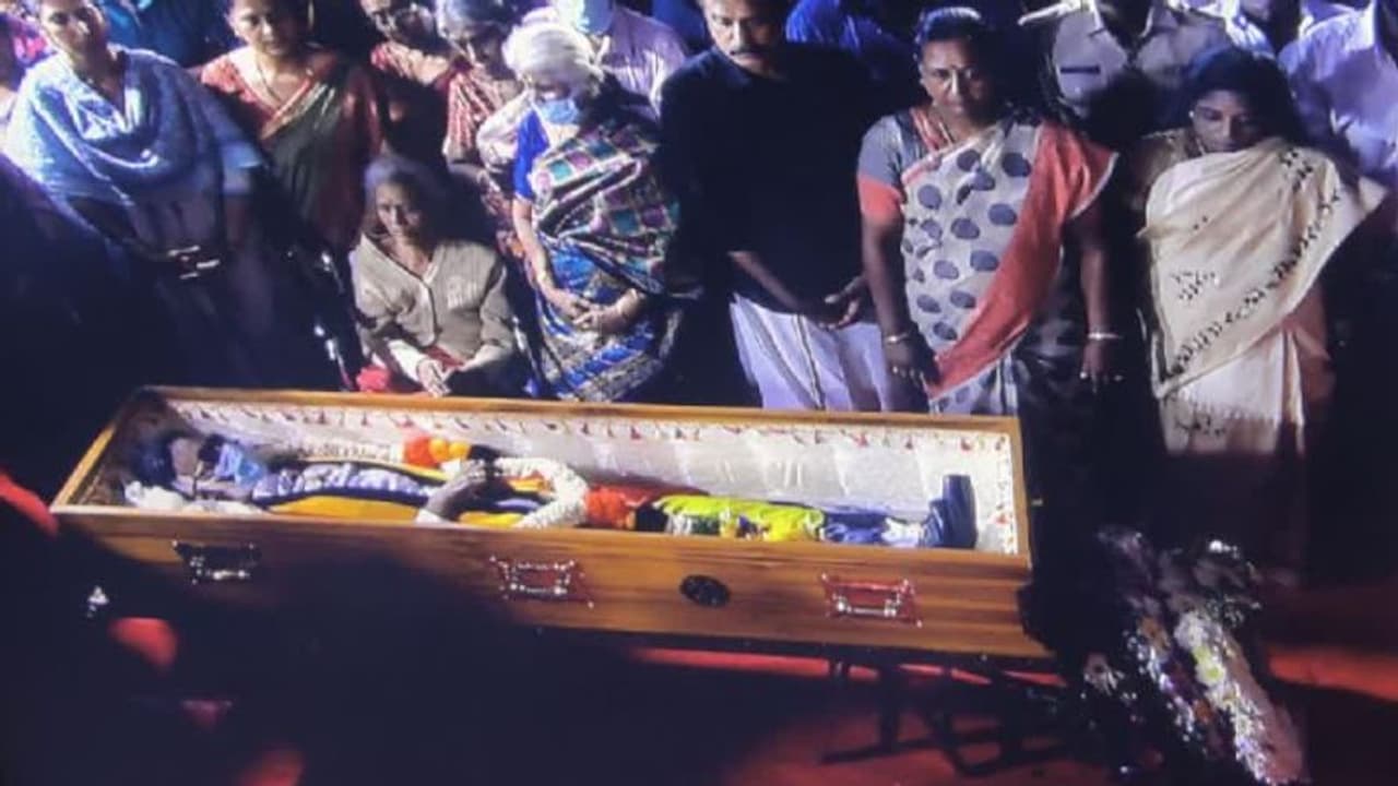 தமிழில் மட்டுமே இருக்கனும்.. கேப்டனின் இறுதிச்சடங்கு எப்படி நடந்து? குடும்பத்தினர் வைத்த கோரிக்கை என்ன? தமிழில் மட்டுமே இருக்கனும்.. கேப்டனின் இறுதிச்சடங்கு எப்படி நடந்து? குடும்பத்தினர் வைத்த கோரிக்கை என்ன?