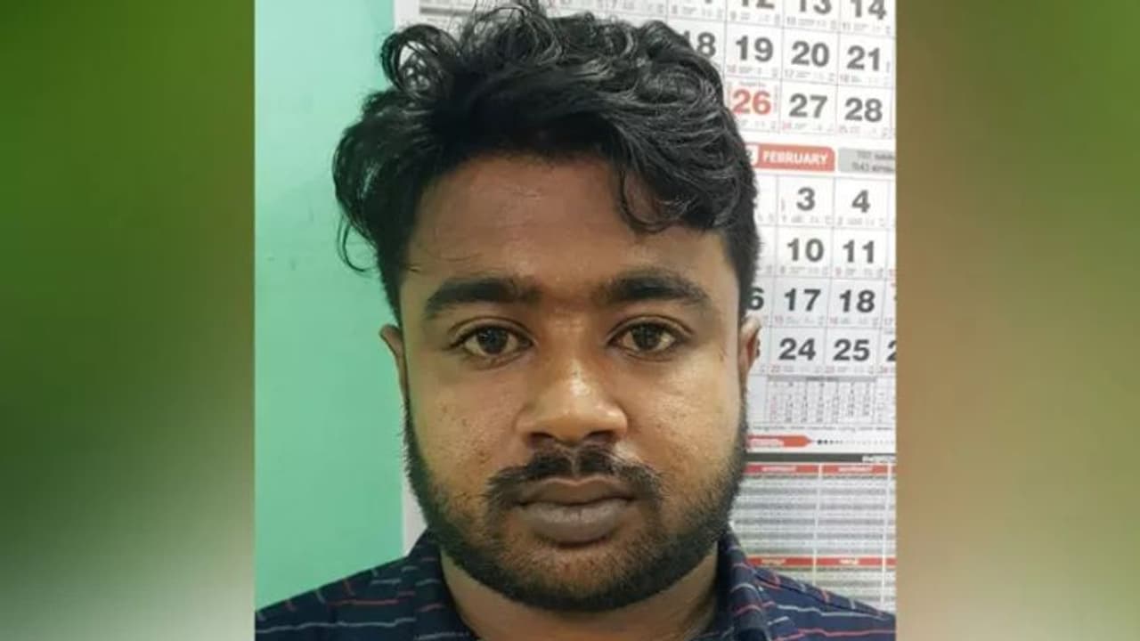 മഞ്ചേരിയിൽ കൊലക്കേസ് പ്രതിക്കു വെട്ടേറ്റു, ആക്രമണം ഓട്ടോയിൽ മദ്യപിക്കുന്നതിനിടെ മഞ്ചേരിയിൽ കൊലക്കേസ് പ്രതിക്കു വെട്ടേറ്റു, ആക്രമണം ഓട്ടോയിൽ മദ്യപിക്കുന്നതിനിടെ