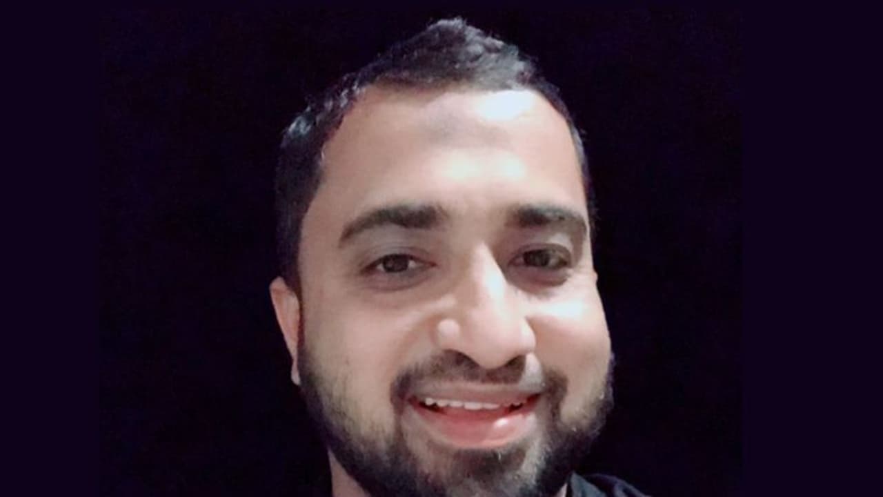 ഫ്രീയായി കിട്ടിയ ടിക്കറ്റിൽ വമ്പൻ ഭാഗ്യം, സെയിൽസ് മാനായ മലയാളിക്ക് കിട്ടിയത് ലക്ഷങ്ങളല്ല; 2.26 കോടി ഫ്രീയായി കിട്ടിയ ടിക്കറ്റിൽ വമ്പൻ ഭാഗ്യം, സെയിൽസ് മാനായ മലയാളിക്ക് കിട്ടിയത് ലക്ഷങ്ങളല്ല; 2.26 കോടി