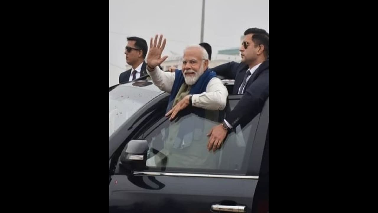 ಆಯೋಧ್ಯೆ ಭೇಟಿ ವೇಳೆ ಉಜ್ವಲ ಫಲಾನುಭವಿ ಮನೆಗೆ ತೆರಳಿ ಚಹಾ ಸೇವಿಸಿದ ಪ್ರಧಾನಿ ಮೋದಿ!