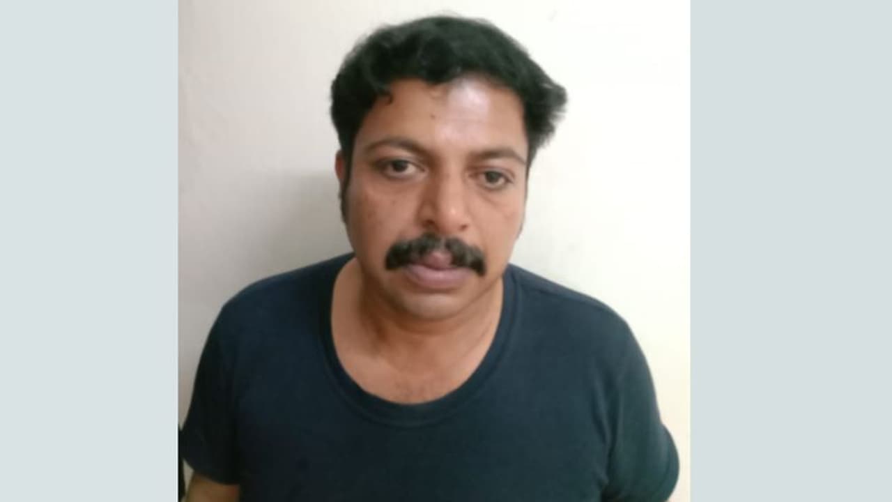 ഓട്ടോയിൽ കോഴിക്കോട് ടൌൺ ചൂറ്റി, ആനിഹാൾ റോഡിൽ നിർത്തി, പിന്നെ എല്ലാം പെട്ടെന്ന്; പേഴ്സ് ദാ പോയി, പിടിയിൽ ഓട്ടോയിൽ കോഴിക്കോട് ടൌൺ ചൂറ്റി, ആനിഹാൾ റോഡിൽ നിർത്തി, പിന്നെ എല്ലാം പെട്ടെന്ന്; പേഴ്സ് ദാ പോയി, പിടിയിൽ