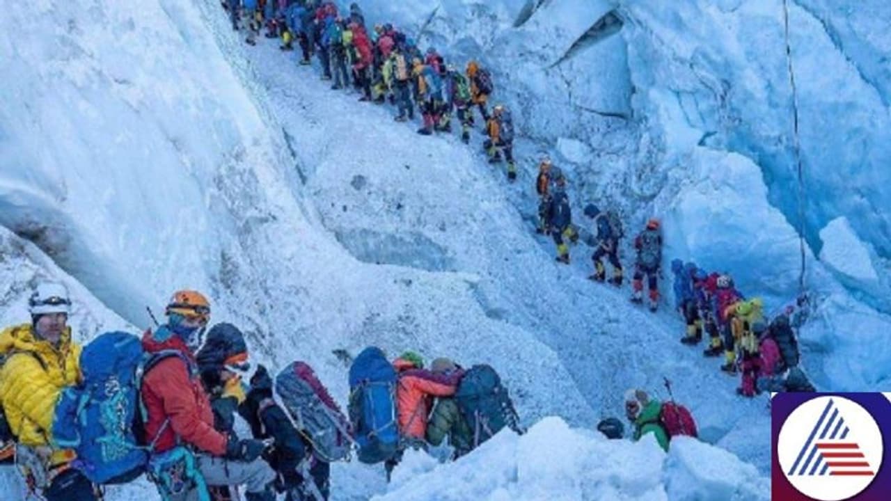 Viral photo shows Mt. Everest ‘Traffic Jam’, Bengalurean by heart says it’s ‘Silkboard or Saki Naka’ Viral photo shows Mt. Everest ‘Traffic Jam’, Bengalurean by heart says it’s ‘Silkboard or Saki Naka’