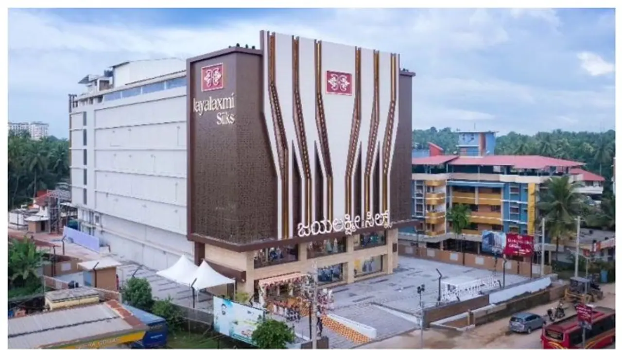 ಉಡುಪಿಯ ಪ್ರಸಿದ್ಧ ಜಯಲಕ್ಷ್ಮಿ ಸಿಲ್ಕ್ಸ್ ಮಳಿಗೆಯಲ್ಲಿ ಫೈರಿಂಗ್, ಓರ್ವನಿಗೆ ಗಾಯ!