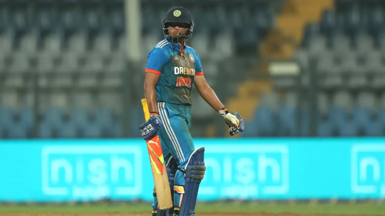 റിച്ചാ ഘോഷിന്റെ പോരാട്ടം പാഴായി! ഇന്ത്യന് വനിതകള്ക്കെതിരായ ഏകദിന പരമ്പര ഓസ്ട്രേലിയക്ക് റിച്ചാ ഘോഷിന്റെ പോരാട്ടം പാഴായി! ഇന്ത്യന് വനിതകള്ക്കെതിരായ ഏകദിന പരമ്പര ഓസ്ട്രേലിയക്ക്