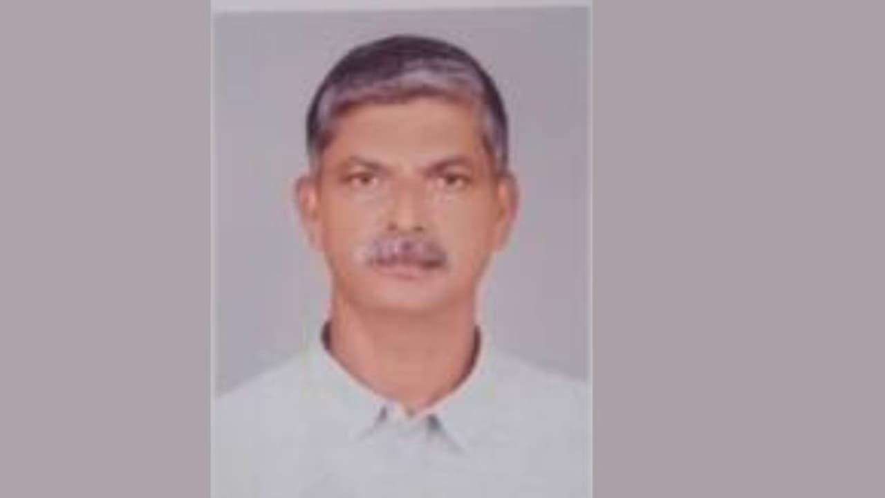 രാവിലെ നടക്കാനിറങ്ങിയ പ്രധാനധ്യാപകനെ അജ്ഞാത വാഹനം ഇടിച്ചിട്ട് നിർത്താതെ പോയി, ദാരുണാന്ത്യം