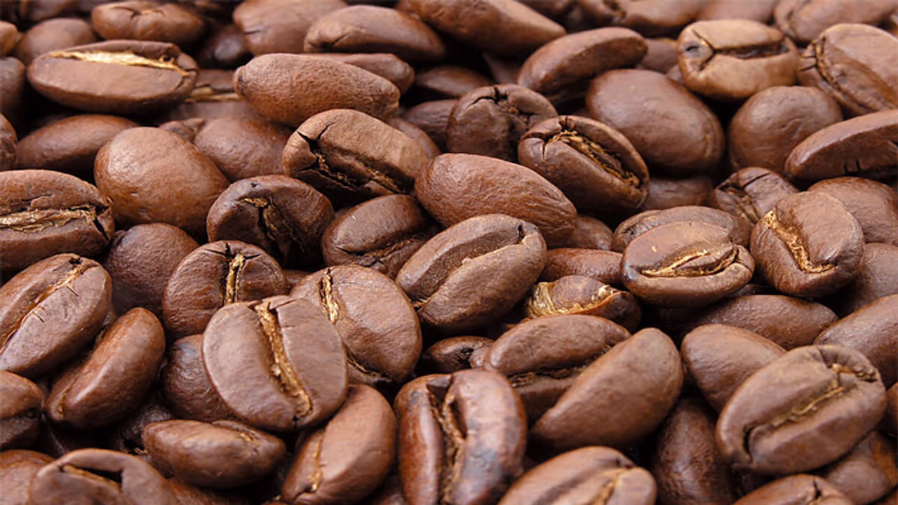 മുഖം സുന്ദരമാക്കാൻ കോഫി ; ഇങ്ങനെ ഉപയോഗിച്ച് നോക്കൂ മുഖം സുന്ദരമാക്കാൻ കോഫി ; ഇങ്ങനെ ഉപയോഗിച്ച് നോക്കൂ