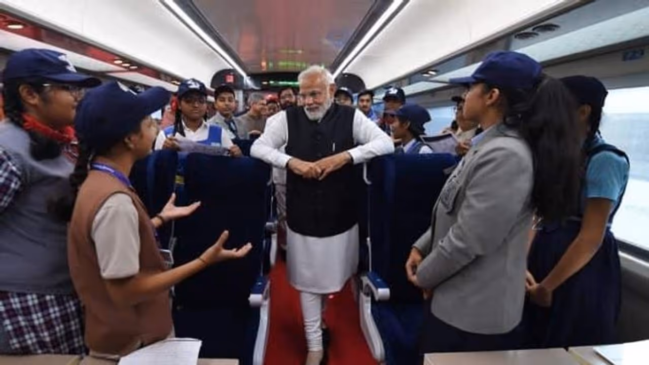 പ്രധാനമന്ത്രി മോദി പഠിച്ച സ്കൂളും ഗ്രാമവും സന്ദർശിക്കാം; വിദ്യാർഥികൾക്ക് പദ്ധതി, രജിസ്ട്രേഷന് തുടങ്ങി പ്രധാനമന്ത്രി മോദി പഠിച്ച സ്കൂളും ഗ്രാമവും സന്ദർശിക്കാം; വിദ്യാർഥികൾക്ക് പദ്ധതി, രജിസ്ട്രേഷന് തുടങ്ങി