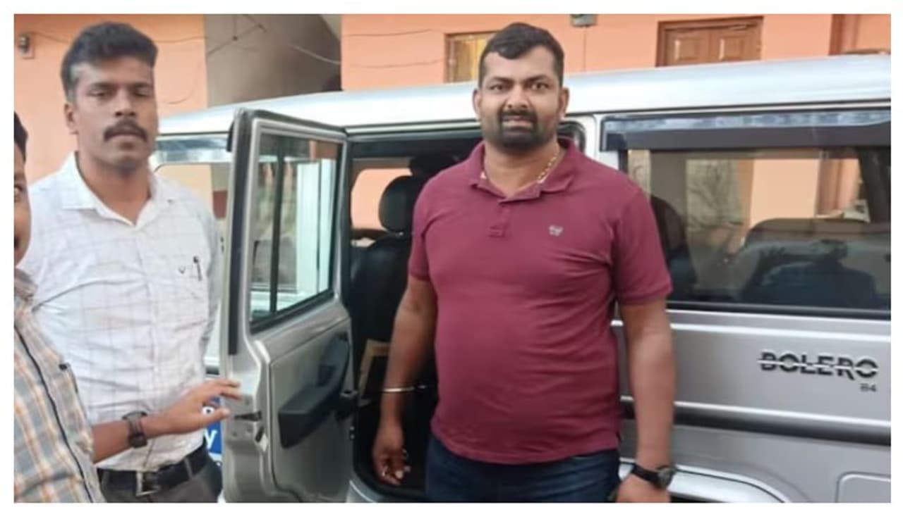 കോടികൾ വിലമതിക്കുന്ന 126 മരങ്ങൾ മുറിച്ചുവിറ്റു; ബിജെപി എംപിയുടെ സഹോദരൻ അറസ്റ്റിൽ, തലവേദന ഒഴിയാതെ ബിജെപി കോടികൾ വിലമതിക്കുന്ന 126 മരങ്ങൾ മുറിച്ചുവിറ്റു; ബിജെപി എംപിയുടെ സഹോദരൻ അറസ്റ്റിൽ, തലവേദന ഒഴിയാതെ ബിജെപി