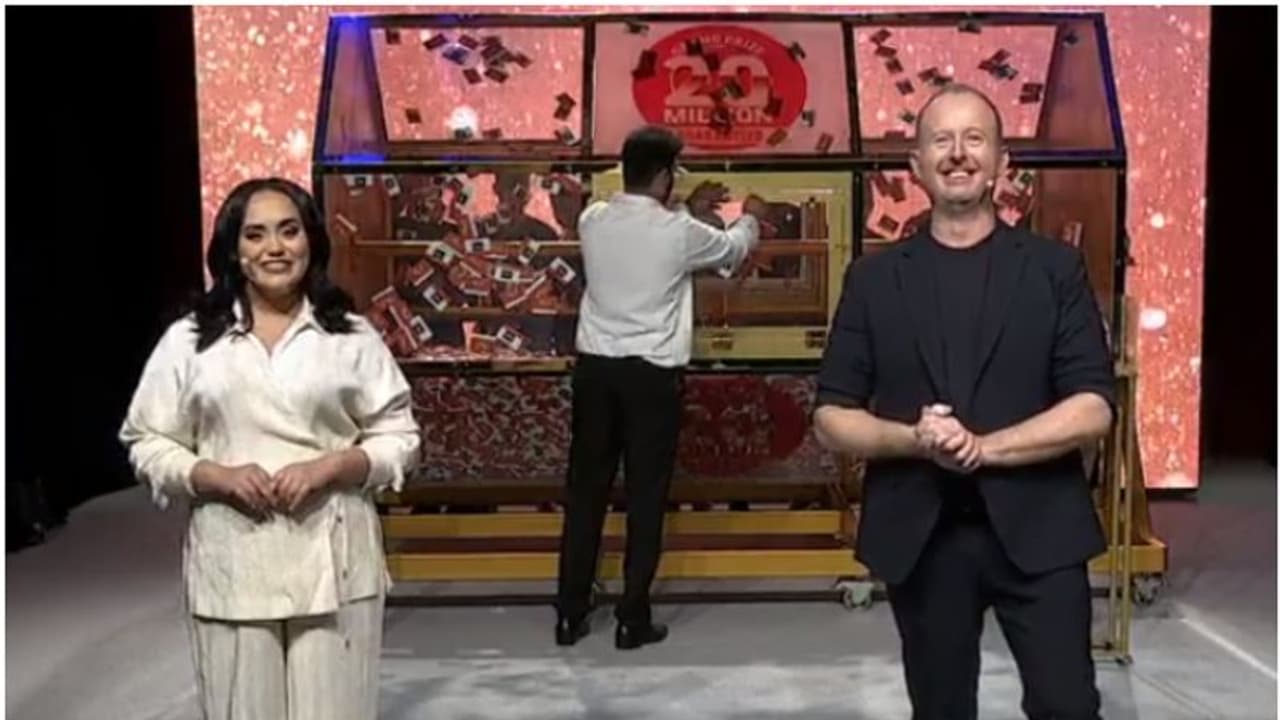 ഇത് ന്യൂ ഇയർ ബംബർ! 45 കോടിയിലേറെ രൂപയുടെ ഒന്നാം സമ്മാനം പ്രവാസി ഇന്ത്യക്കാരന്, ബിഗ് ടിക്കറ്റിൽ സമ്മാനപ്പെരുമഴ ഇത് ന്യൂ ഇയർ ബംബർ! 45 കോടിയിലേറെ രൂപയുടെ ഒന്നാം സമ്മാനം പ്രവാസി ഇന്ത്യക്കാരന്, ബിഗ് ടിക്കറ്റിൽ സമ്മാനപ്പെരുമഴ