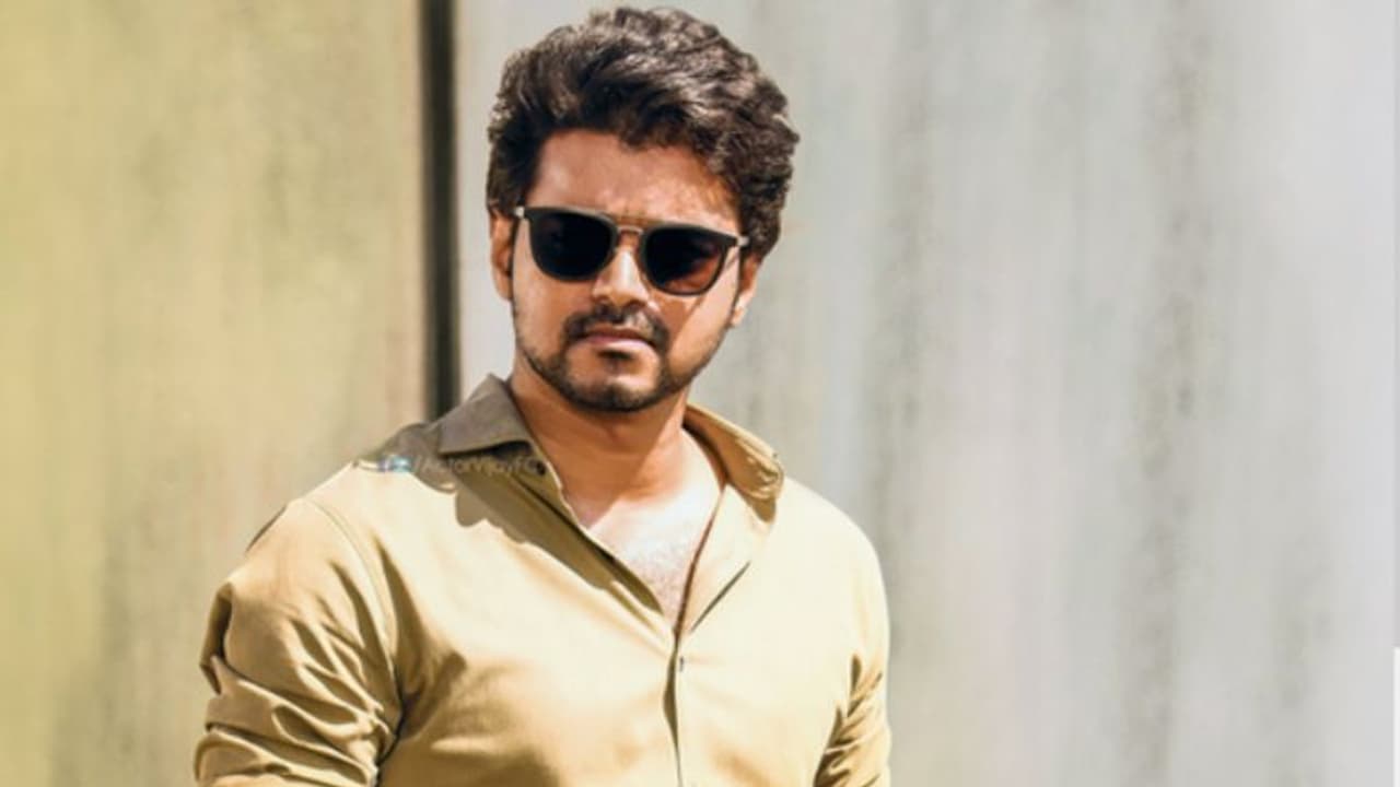 വിജയ് ആരാധകർക്ക് വൻ സർപ്രൈസ്; 'ദളപതി 69' ഒരുക്കാൻ സൂപ്പർ സംവിധായകൻ, ഇതാദ്യം വിജയ് ആരാധകർക്ക് വൻ സർപ്രൈസ്; 'ദളപതി 69' ഒരുക്കാൻ സൂപ്പർ സംവിധായകൻ, ഇതാദ്യം