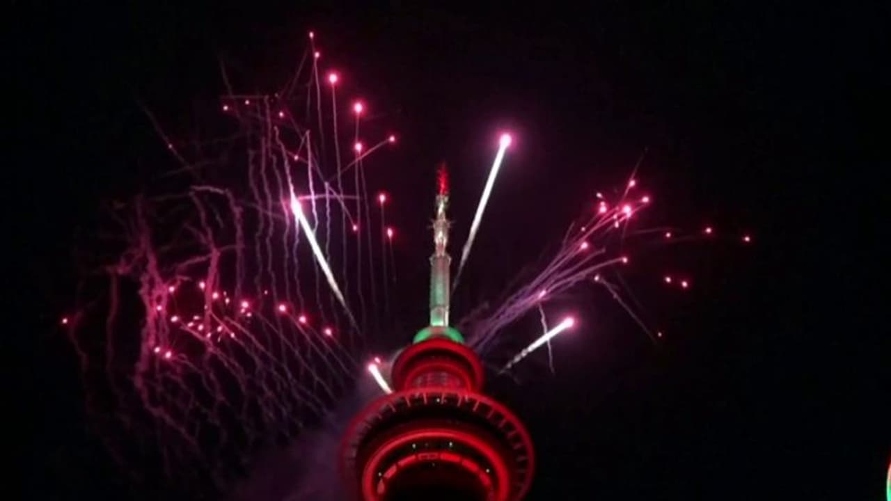 కొత్త సంవత్సరంలోకి ఘనంగా అడుగుపెట్టిన న్యూజిలాండ్, ఆస్ట్రేలియా.. ఆకట్టుకున్న ఫైర్ వర్క్స్ కొత్త సంవత్సరంలోకి ఘనంగా అడుగుపెట్టిన న్యూజిలాండ్, ఆస్ట్రేలియా.. ఆకట్టుకున్న ఫైర్ వర్క్స్