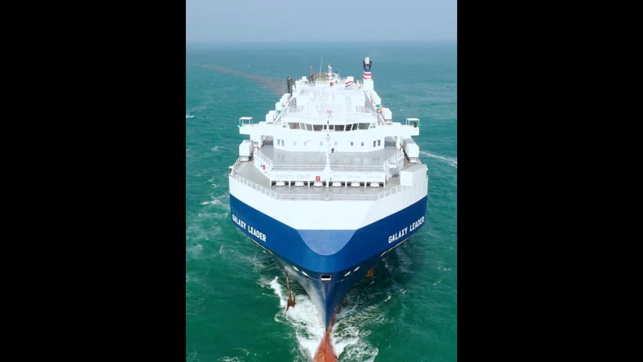 ಹಡಗುಗಳ ರಕ್ಷಣೆಗೆ ಭಾರತದ 5 ಯುದ್ಧನೌಕೆ ದೌಡು: ಕೆಂಪು ಸಮುದ್ರದಲ್ಲಿ ಹಡಗಿನ ಮೇಲೆ ಮತ್ತೆ ಹೌತಿ ದಾಳಿ ಹಡಗುಗಳ ರಕ್ಷಣೆಗೆ ಭಾರತದ 5 ಯುದ್ಧನೌಕೆ ದೌಡು: ಕೆಂಪು ಸಮುದ್ರದಲ್ಲಿ ಹಡಗಿನ ಮೇಲೆ ಮತ್ತೆ ಹೌತಿ ದಾಳಿ