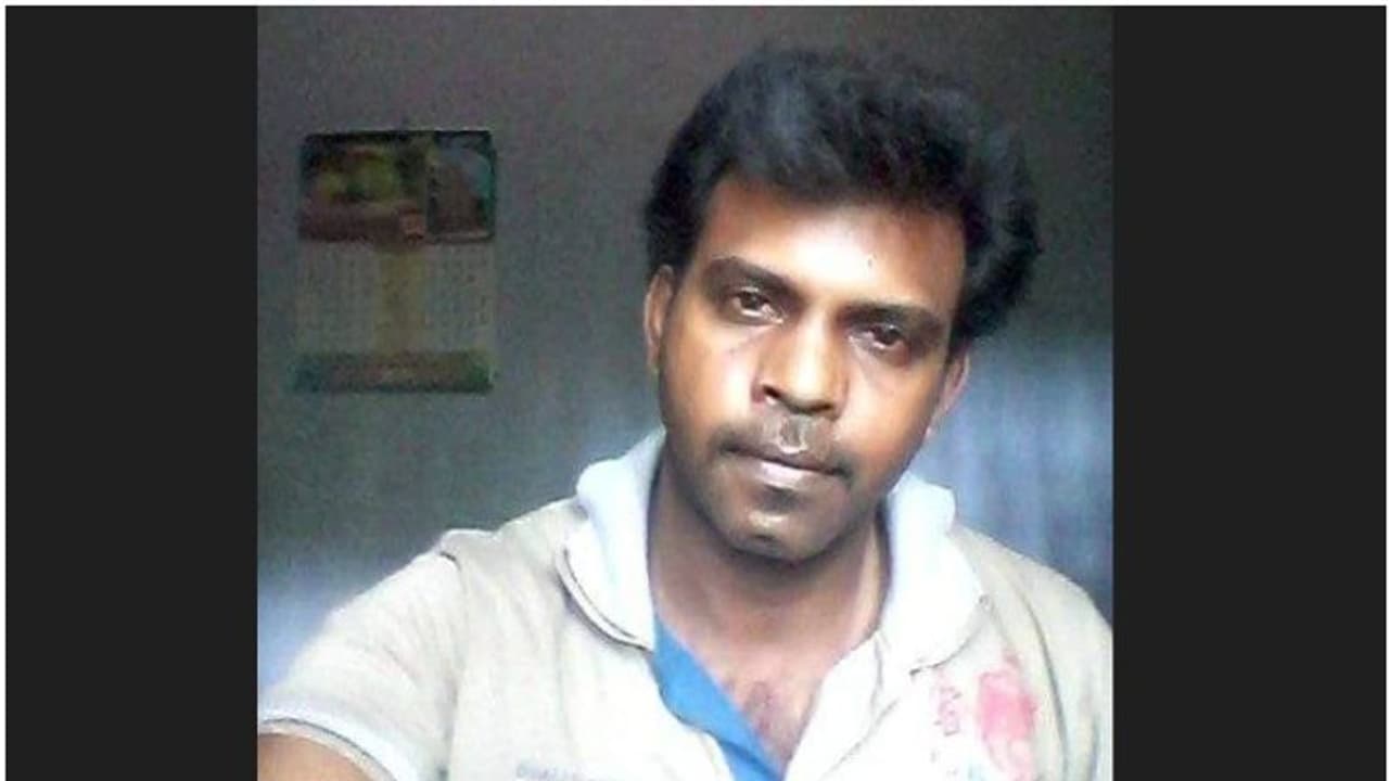 ബിവറേജിൽ നിന്ന് വാങ്ങിയ മദ്യവുമായി ബാറിലേക്ക് കുടിക്കാൻ കയറിയ 45കാരനെ ബാർ ജീവനക്കാരൻ കുത്തിക്കൊലപ്പെടുത്തി ബിവറേജിൽ നിന്ന് വാങ്ങിയ മദ്യവുമായി ബാറിലേക്ക് കുടിക്കാൻ കയറിയ 45കാരനെ ബാർ ജീവനക്കാരൻ കുത്തിക്കൊലപ്പെടുത്തി