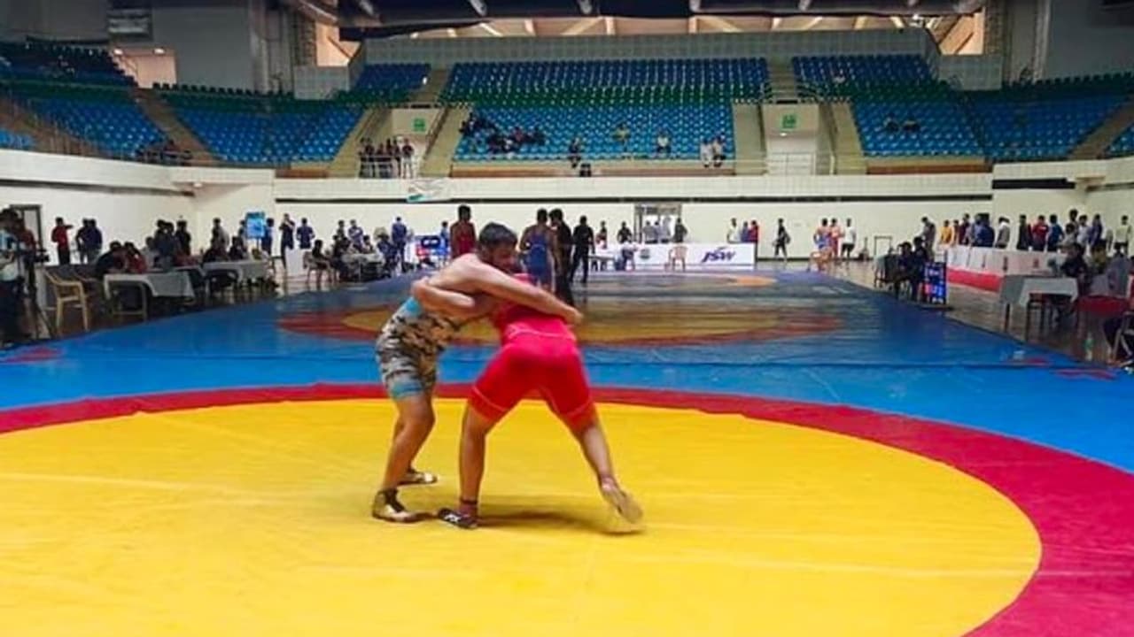 ಕುಸ್ತಿ ಫೆಡರೇಷನ್ ಕಚ್ಚಾಟ ರಾಜ್ಯದ 10 ಸಾವಿರ ಕುಸ್ತಿಪಟುಗಳು ಅತಂತ್ರ! ಕುಸ್ತಿ ಫೆಡರೇಷನ್ ಕಚ್ಚಾಟ ರಾಜ್ಯದ 10 ಸಾವಿರ ಕುಸ್ತಿಪಟುಗಳು ಅತಂತ್ರ!